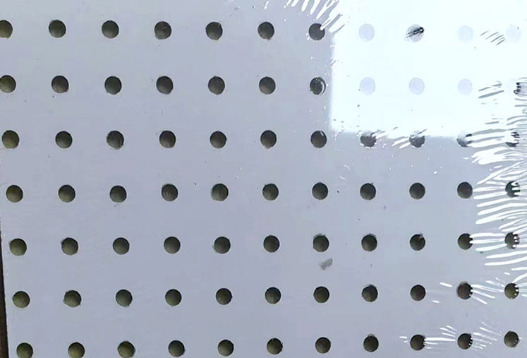 金屬穿孔吸音板的多元化應(yīng)用：商業(yè)空間、錄音室與家庭影院的理想選擇